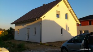 Unser Haus in der Abendsonne.. :) Das erste mal "nackt" - ohne Gerüst und Co.